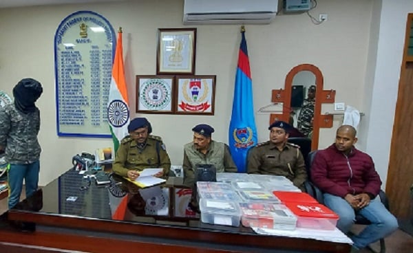 सेंधमारी कर दुकान में चोरी करने के मामले में एक गिरफ्तार, 16 मोबाइल बरामद