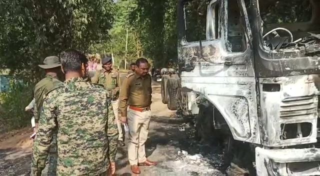 खूंटी: लूट में नहीं हुआ सफल तो गाड़ी में लगा दिया आग ,जांच में जुटी पुलिस