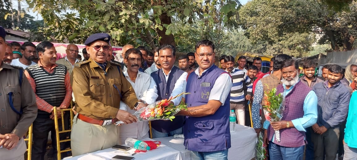 रांची : ऑटो चालकों को  यातयात पुलिस की हिदायत , यूनिफॉर्म पहन कर चलाये ऑटो नहीं, तो  कटेगी चालान