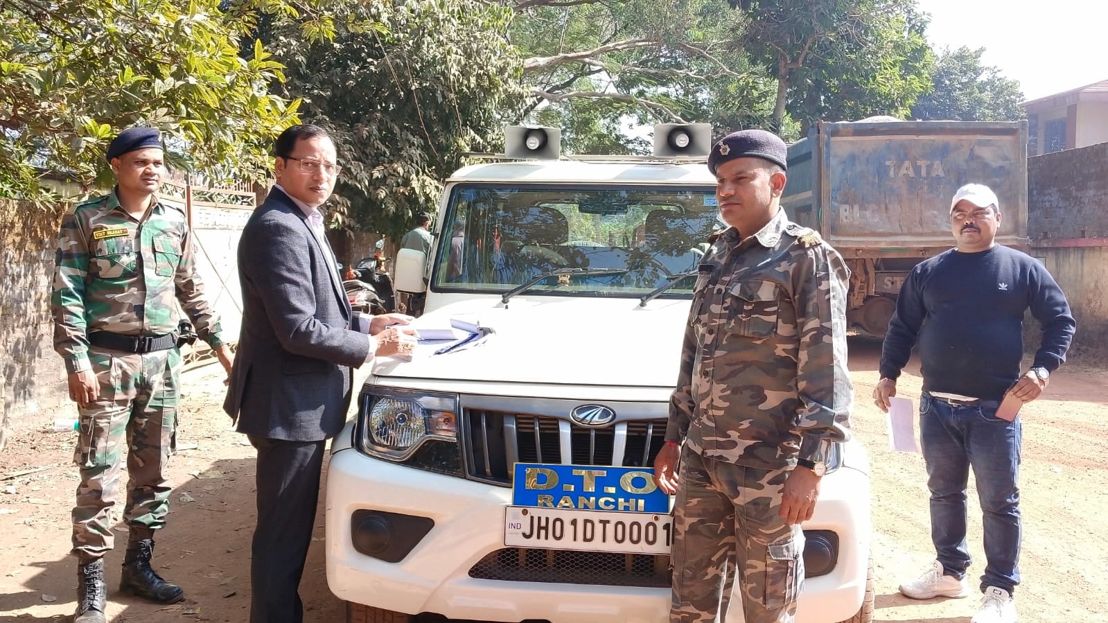 डीटीओ ने चलाया वाहन जांच अभियान, 34 वाहनों से वसूला गया तीन लाख से अधिक का जुर्माना, छह वाहनों को किया गया जब्त