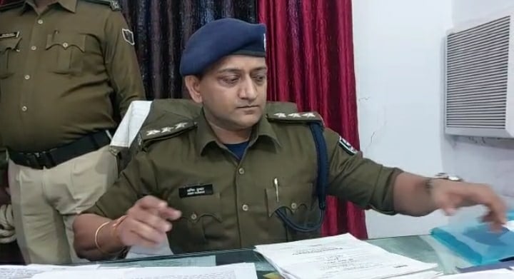 रोचक : उत्तर प्रदेश में बैठ कर बिहार में बांट रहे थे सरकारी नौकरी, जानिए बिहार की ये सनसनीखेज खबर