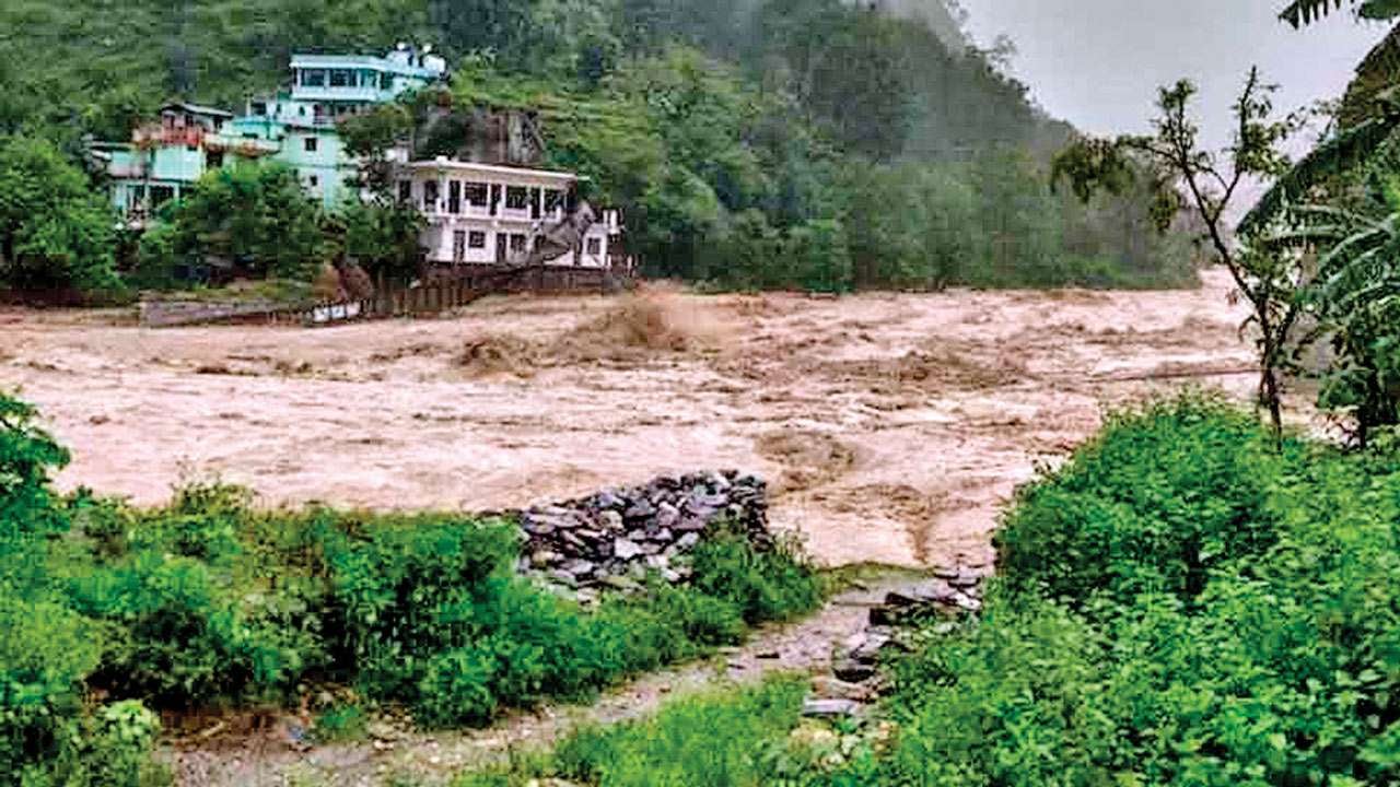 उत्तराखंड में भारी बरसात से दो दिनों में 24 लोगों की मौत