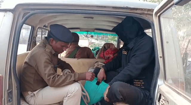 देवघर : अवैध लॉटरी का कारोबार करने वाले 2 धंधेबाज गिरफ्तार,  45 बंडल लॉटरी और 15 हज़ार नगद बरामद