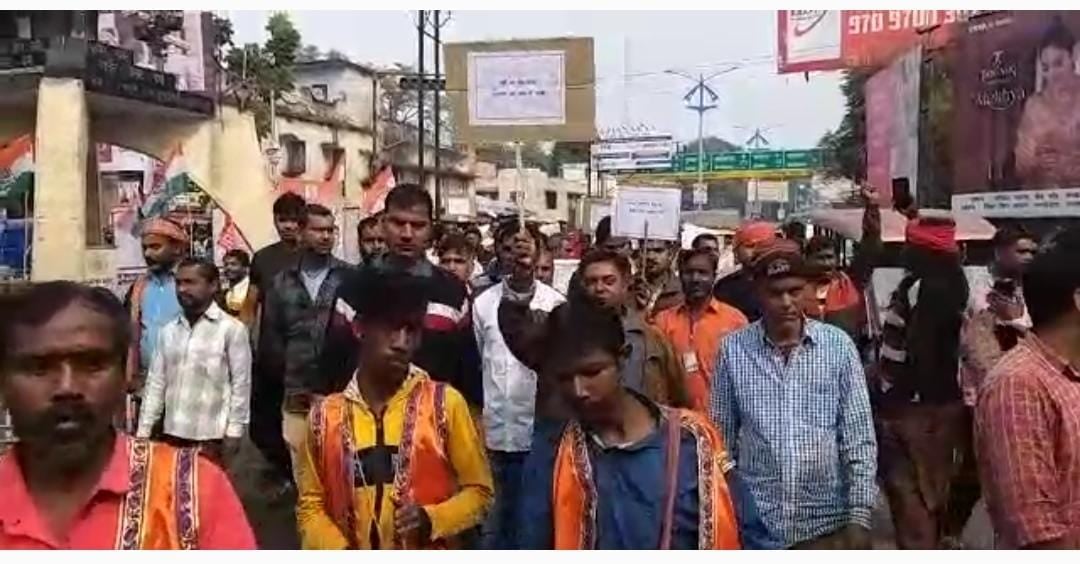 धनबाद के फुटपाथ दुकानदारों का आंदोलन हुआ हाईजैक, जानिए कौन-कौन आये समर्थन में