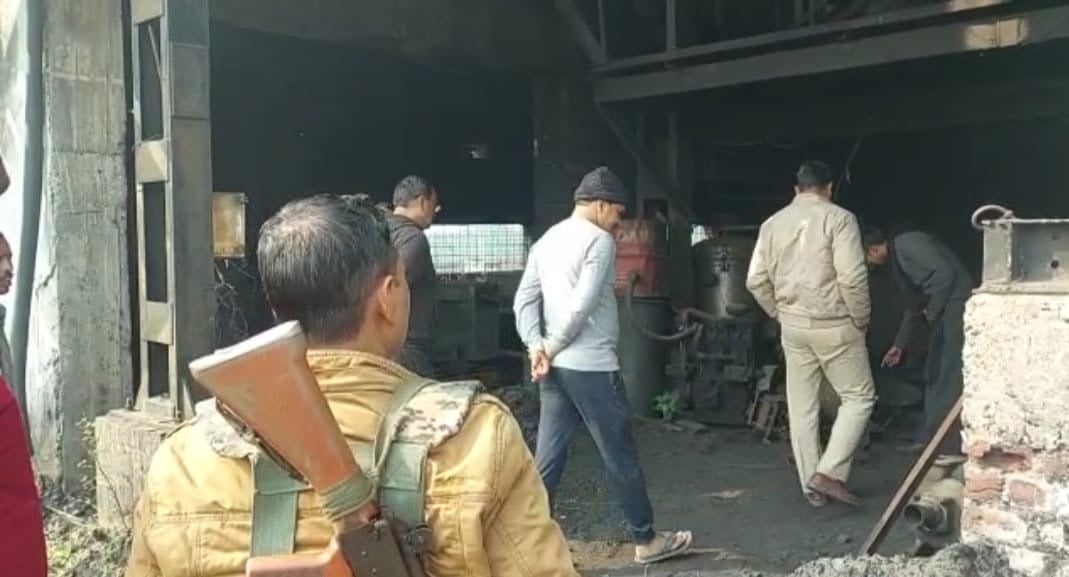 एक ओर लूटपाट गिरोह के कुछ सदस्य हुए गिरफ्तार, तो दूसरी ओर अन्य सदस्यों ने कर डाली बरवा अड्डा में डकैती, जानिए पूरा मामला