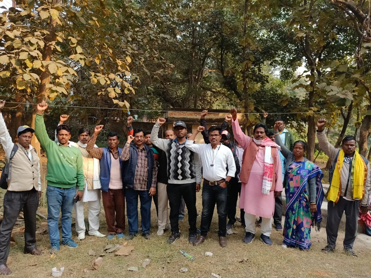 दुमका: दिसोम जाहेर थान के अतिक्रमण पर विरोध-प्रदर्शन, धार्मिक आस्था से छेड़छाड़ का आरोप