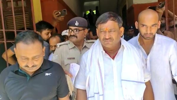 बिहार : नाबालिग से रेप केस मामले में RJD के पूर्व विधायक अरुण यादव बरी, समर्थकों में खुशी