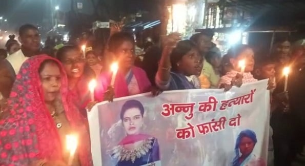 धनबाद : मृतका अन्नु कुमारी के परिवार को न्याय दिलाने के लिए झरिया में निकला कैंडल मार्च, जानिए क्या है पूरा मामला