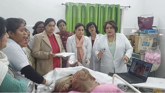 रामगढ़: सर्वाइकल कैंसर से बचाव के लिया लगाया गया शिविर, महिलाओं का जांच कर इसके लक्षण और बचाव की दी गई जानकारी