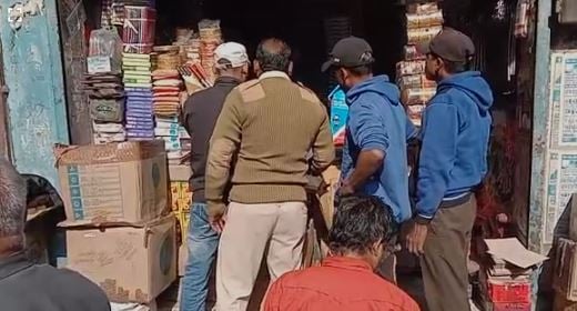 जमशेदपुर : जुगसलाई क्षेत्र में अतिक्रमण चलाकर वसूला गया जुर्माना, साथ में कई दुकानदारों को लगाया गया फटकार