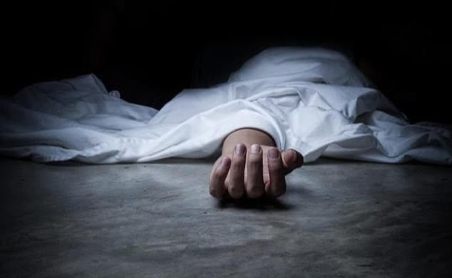 गोमो के रेलकर्मी की हत्या, जानिए क्यों पुलिस को  है पत्नी पर शक