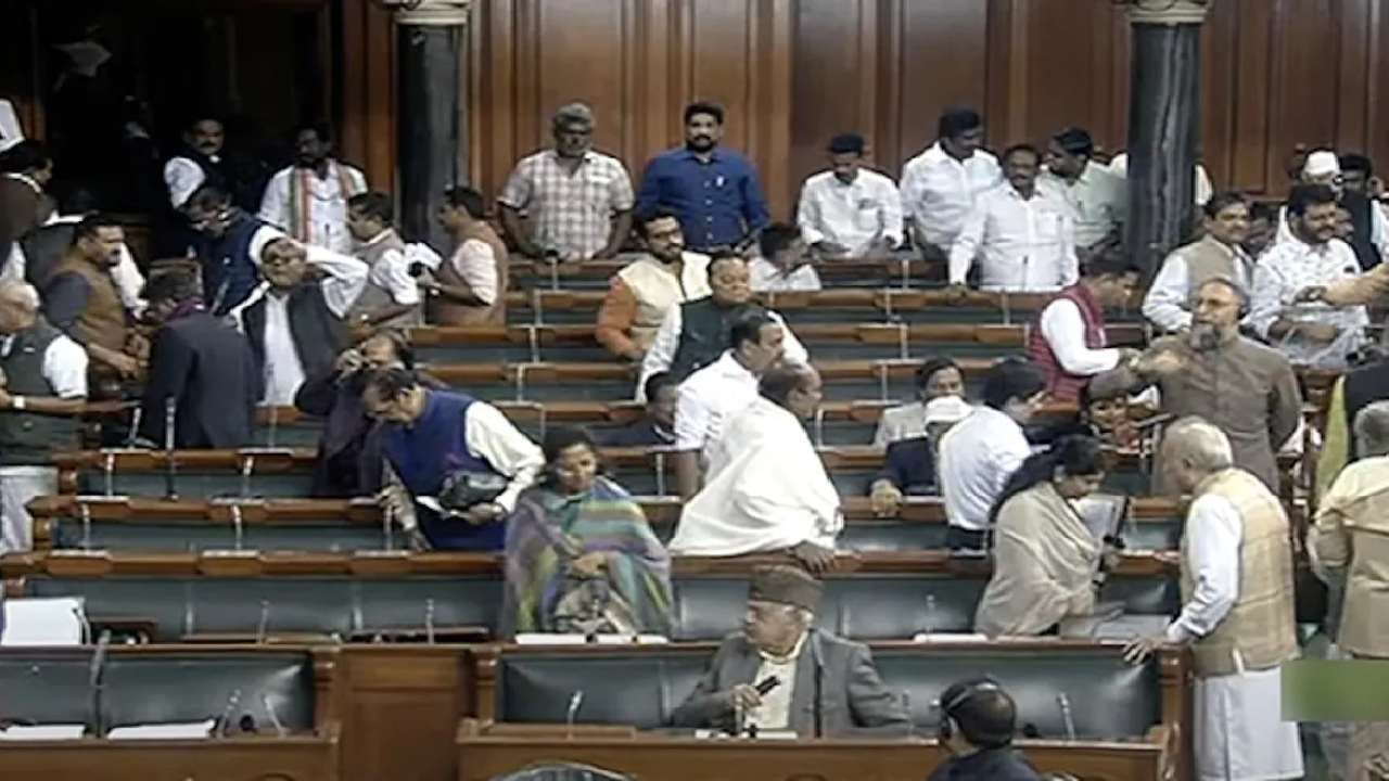 भारत चीन मुद्दे पर बहस से राज्यसभा सभापति ने किया इनकार, विपक्ष के सभी दलों ने सदन से किया वॉक आउट