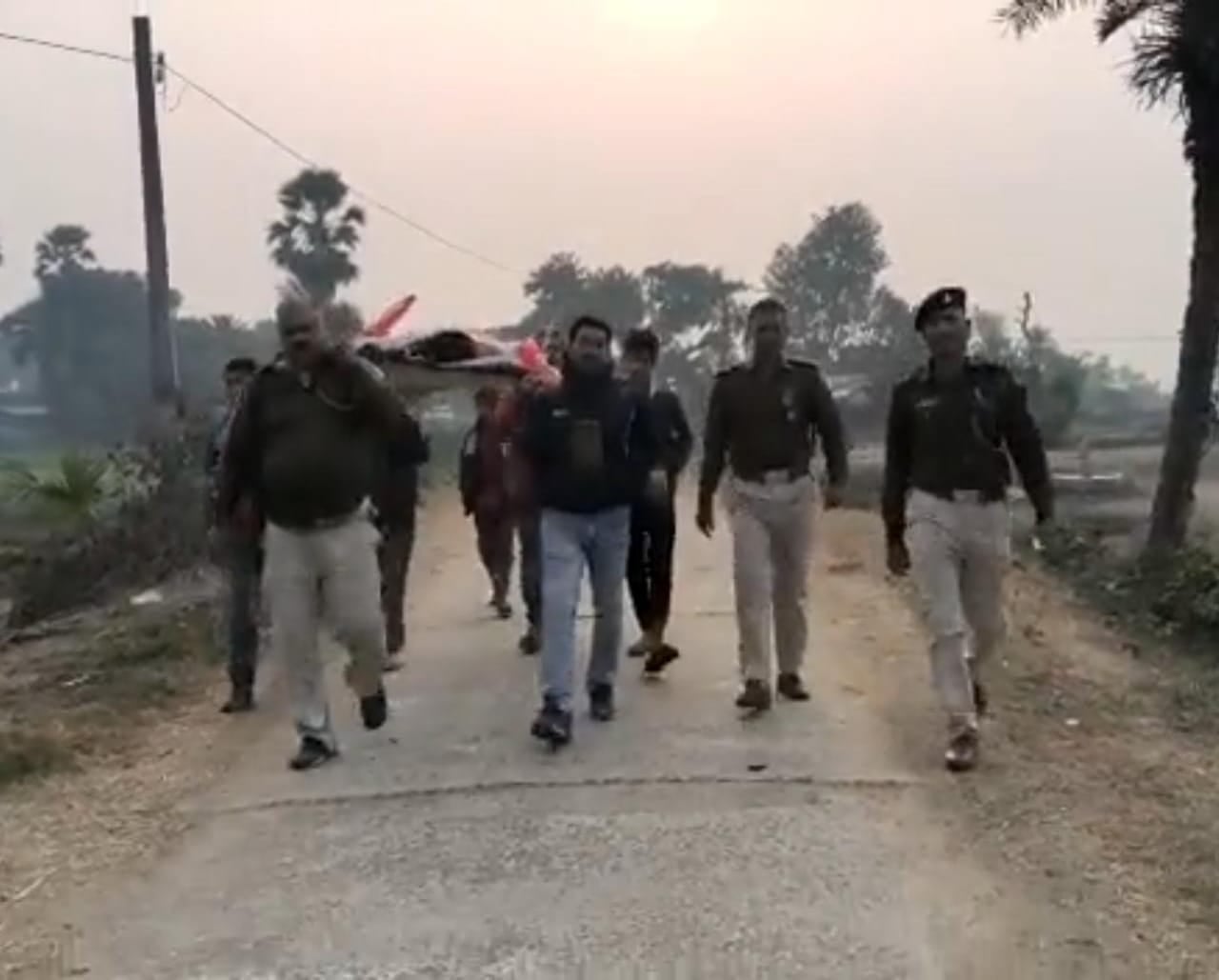 घर में कोई नहीं था कंधा देने वाला तो पुलिस वाले ने किया यह काम,  जानिए कहां का है मामला