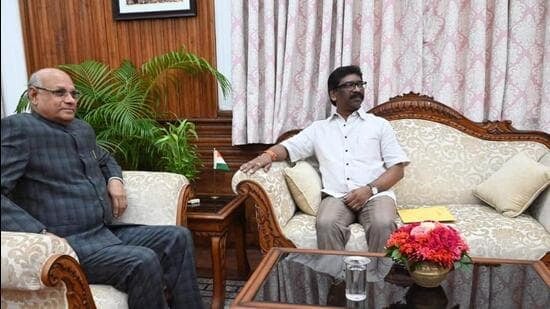 20 दिसंबर को राज्यपाल से मिलेंगे सीएम हेमन्त, स्थानीयता और आरक्षण विधेयक पर होगी चर्चा, सभी दलों को प्रतिनिधि मण्डल में शामिल होने का किया आग्रह