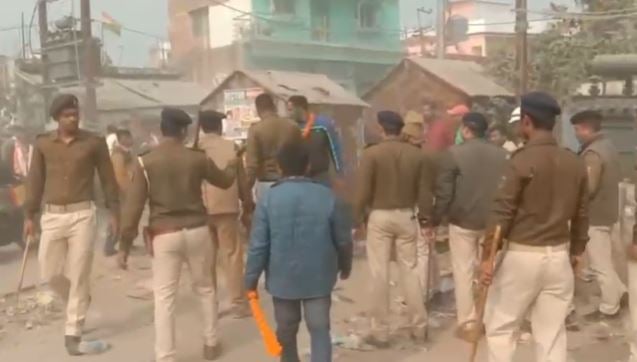 बगहा : शराब की सूचना पर छापेमारी करने गई उत्पाद विभाग की टीम पर हमला, तीन पुलिसकर्मी घायल