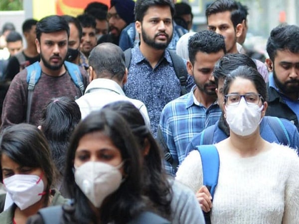 Corona Guidelines In India : भीड़ में मास्क जरूरी, बूस्टर लगवाएं, सरकार का दावा- हर स्थिति के लिए तैयार