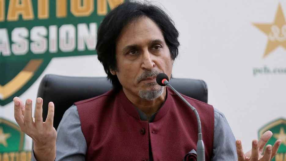 पाकिस्तान क्रिकेट बोर्ड का बड़ा फैसला, चेयरमैन के पद से हटाए गए रमीज राजा