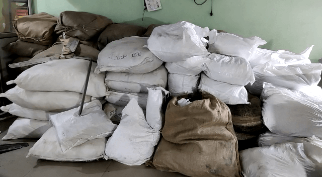 जमशेदपुर के साकची पुलिस ने छापेमारी कर चार लाख का प्रतिबंधित गुटखा किया जब्त, एक गिरफ्तार