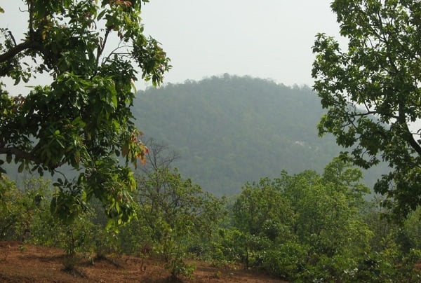 रहस्यमयी गुफाओं के साथ बहता झरना, पिकनिक के लिए बोकारो झुमरा पहाड़ है बेहद खूबसूरत