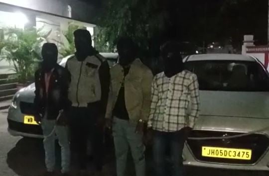 देवघर: पुलिस ने चार घंटों के अंदर ही लूट की गाड़ी की बरामद, चार लुटेरे भी गिरफ्तार
