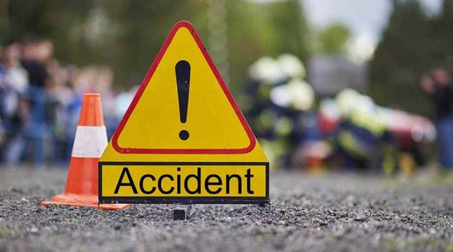 दुमका में रफ्तार का कहर, अज्ञात वाहन ने स्कूटी को मारी टक्कर, स्कूटी सवार की मौत