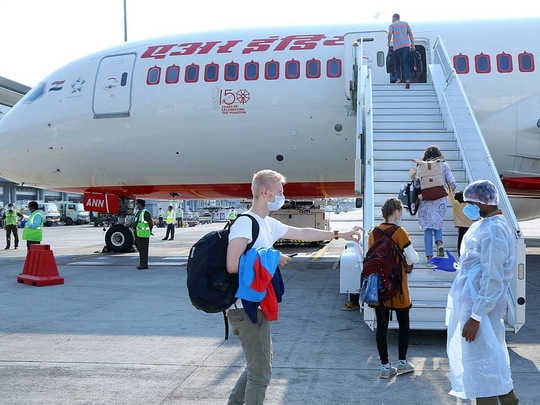 कोरोना अलर्ट: विदेशों से आने वाले यात्रियों की आज से रैंडम टेस्टिंग, जानिए विस्तार से