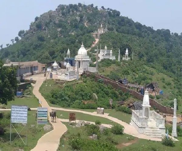 सम्मेद शिखर जी मामला :  राज्यपाल ने लिखा केंद्र को पत्र, अपनी मांग पर अड़े श्रद्धालु , जानिए पारसनाथ विवाद की पूरी कहानी