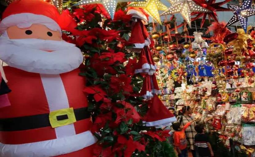 धनबाद: क्रिसमस पर धनबाद में लोगों में भारी उत्साह, हैप्पी क्रिसमस- हैप्पी क्रिसमस से गुंज रही सड़कें