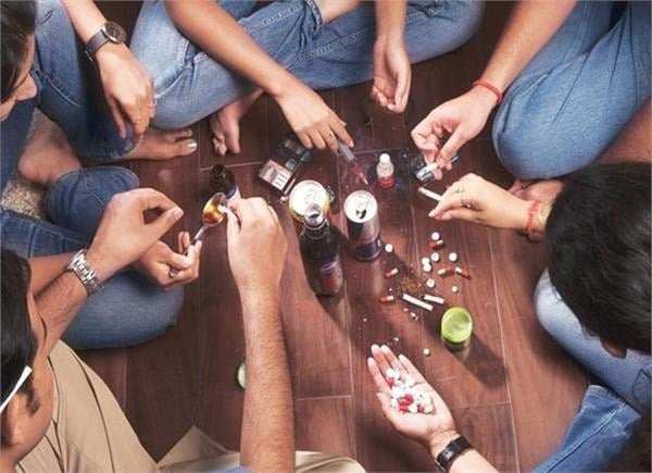 चिंता : नशे के कारोबार का केंद्र बना झारखंड , यूपी बिहार और बांग्लादेश देश तक भेजी जा रही है नशीली दवाएं, जानिए पूरी खबर