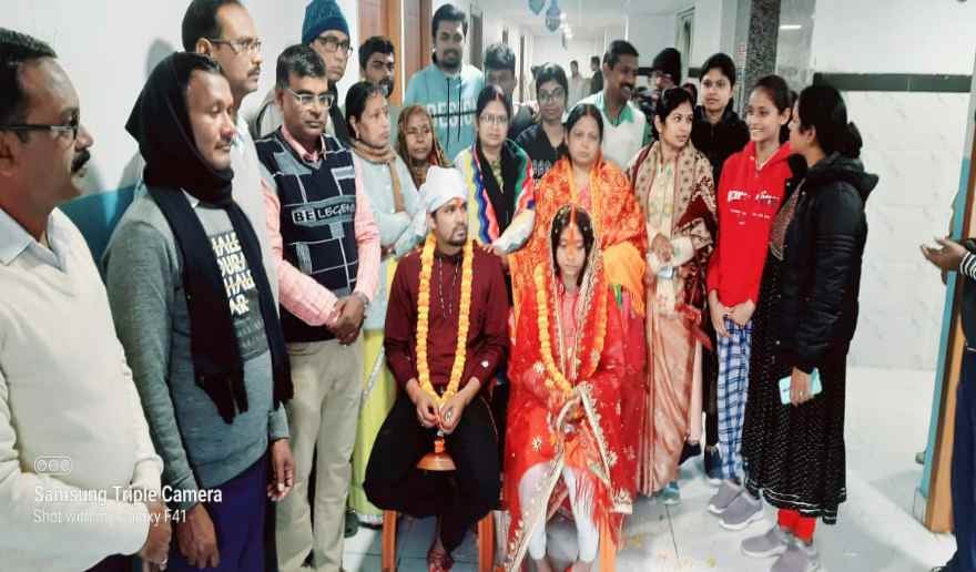 शादी के बाद घर में पसरा मातम, मां की आखिरी इच्छा पूरी करने के लिए बेटी ने आईसीयू में रचाई शादी, शादी के दो घंटे बाद मां ने तोड़ा दम