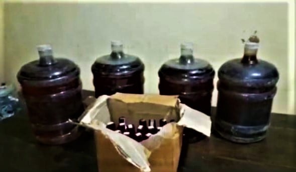 मिनरल वाटर की आड़ में शराब!