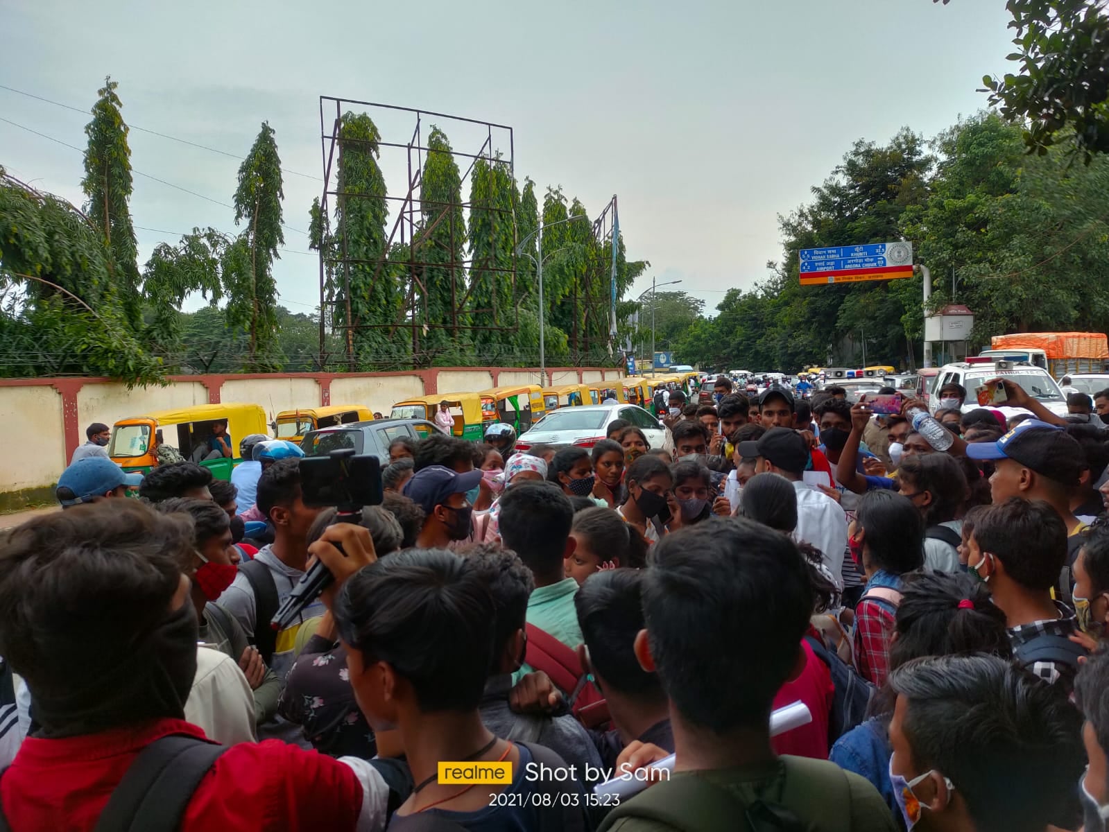 इंटर के खराब रिजल्ट से नाराज़ छात्रों ने झारखंड़ के अलग अलग जिलों में किया हंगामा...!