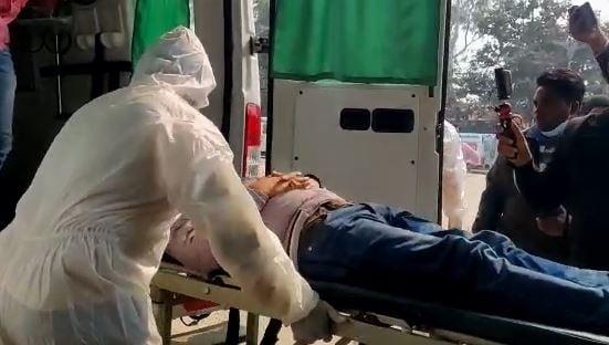 मॉक ड्रिल : सदर अस्पताल पहुंचा कोरोना मरीज, देखें कैसे तत्परता के साथ किया गया अस्पताल में शिफ्ट, स्वास्थ्य मंत्री बन्ना गुप्ता भी रहें मौजूद