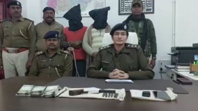 झारखंड के पेट्रोल पंप से रंगदारी वसूलनेवाले दो रंगदारों को बिहार पुलिस ने किया गिरफ्तार, देसी कट्टा और जिंदा कारतूस बरामद