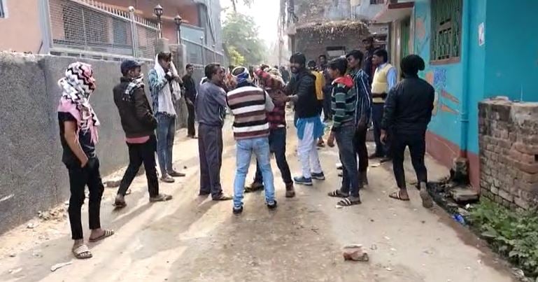 नालंदा : मतदान केंद्र पर दो प्रत्याशियों के बीच जमकर मारपीट, एक व्यक्ति गंभीर रूप से जख्मी