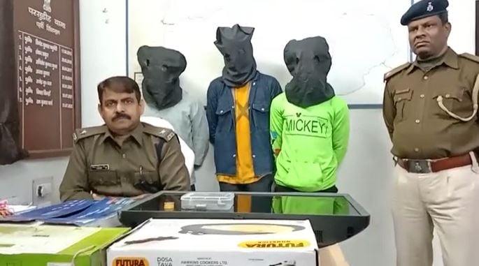 जमशेदपुर: चोरी कांड का पुलिस ने किया खुलासा, आभूषण दुकानदार समेत 6 लोग गिरफ्तार