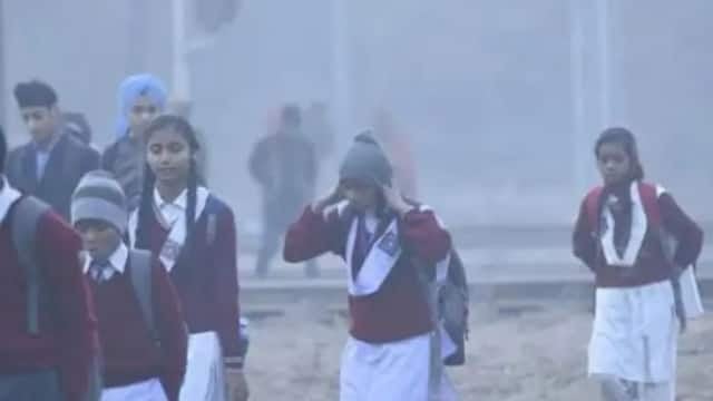 बिहार : ठंड और शीतलहर के कारण सभी स्कूल 7 जनवरी तक बंद, डीएम ने दिया आदेश