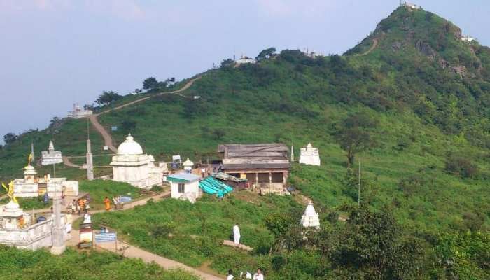 जैनियों ने पकड़ा आंदोलन की राह, केंद्र और राज्य सरकारों के खिलाफ है गुस्सा, जानिए पूर्व में बिहार सरकार की कार्रवाई के बाद फिर क्यों चर्चे में पार्श्वनाथ