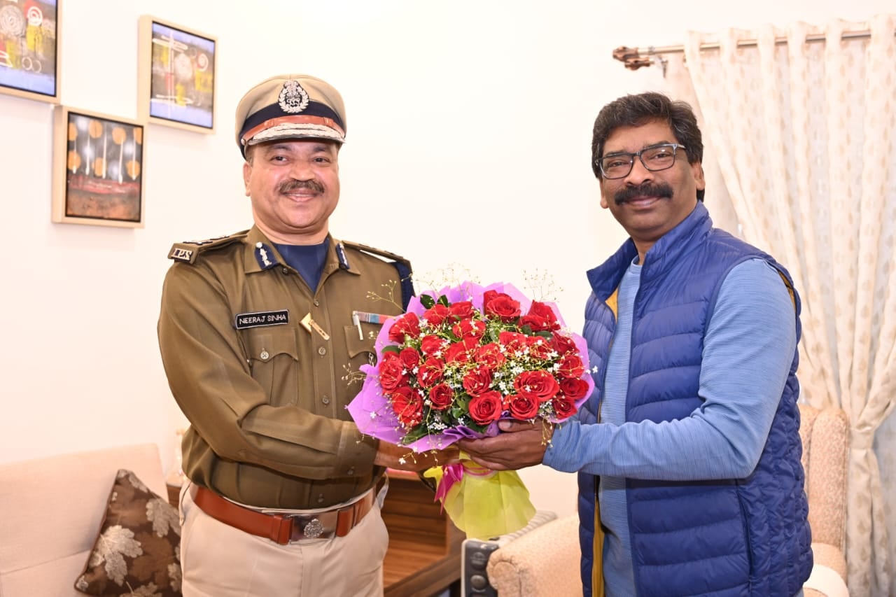 मुख्यमंत्री हेमंत सोरेन से डीजीपी से की मुलाकात, जानिए किन मुद्दों पर हुई चर्चा