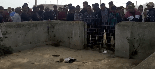 दुमका : असामाजिक तत्वों ने मंदिर में फेंका मांस का टुकड़ा, जांच के लिए पहुंचे एसडीपीओ