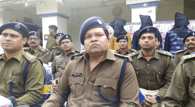 दुमका पुलिस की बड़ी सफलता, एक साथ तीन मामलों का किया उद्दभेदन, चार गिरफ्तार