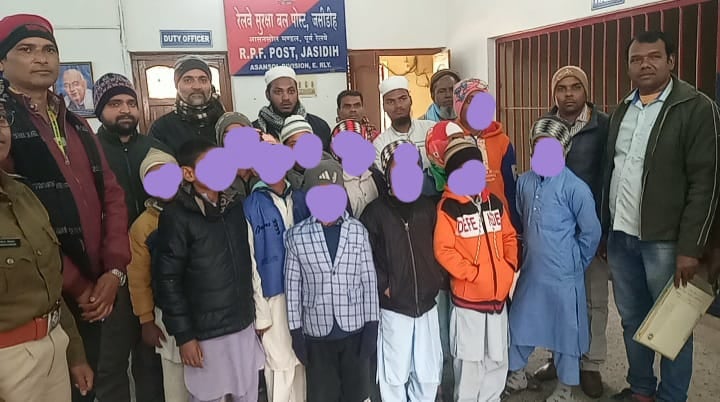 दर्जन भर बच्चों को तमिलनाडु मदरसा ले जा रहा था तस्कर, आरपीएफ ने जसीडीह स्टेशन से किया रेस्क्यू