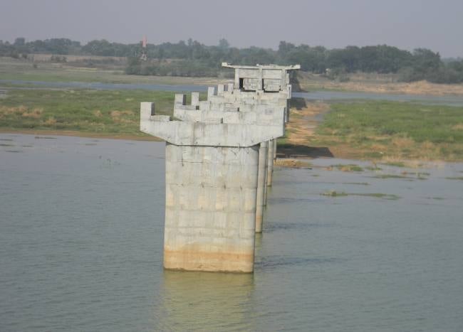 निरसा का बर बेंदिया पुल, 2007 में शुरू हुआ था काम लेकिन अब तक है अधूरा, जानिए पुल बन जाने से क्या होंगे फायदे