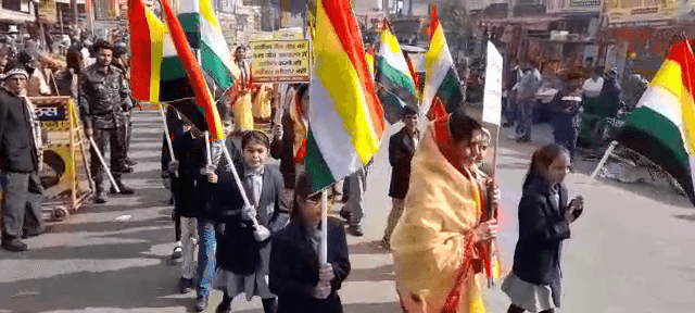 गिरिडीह : सम्मेद शिखरजी को लेकर गिरिडीह में जैन समाज ने निकाला मौन जुलूस