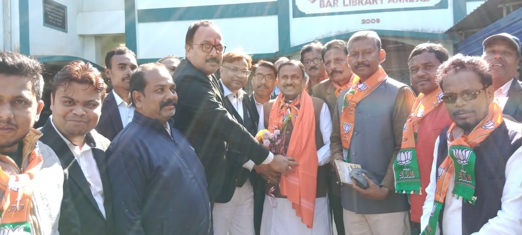 भारतीय जनता पार्टी के नेता और कार्यकर्ताओं ने बार एसोसिएशन के अधिवक्ताओं को गृहमंत्री अमित शाह के सभा में आने का दिया निमंत्रण