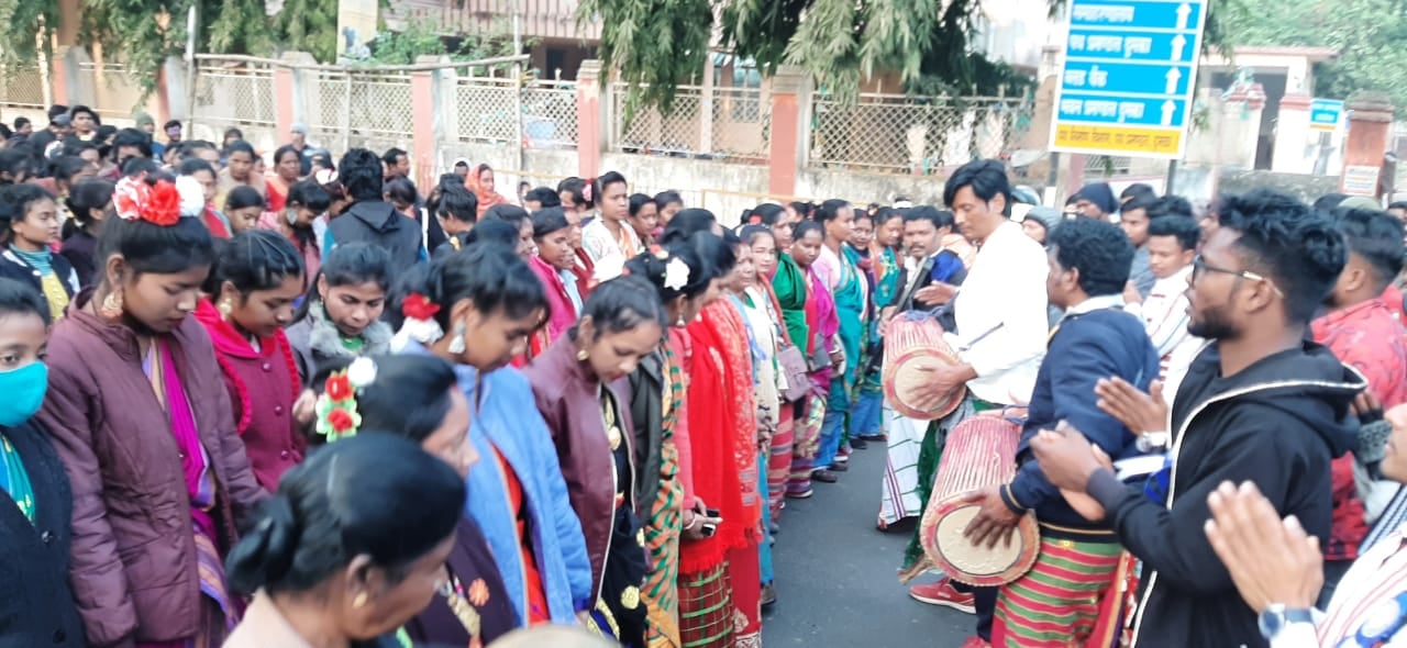 दुमका : आगा पूजा के साथ सोहराय पर्व का आगाज़, अगले दो दिनों तक चलेगा कार्यक्रम