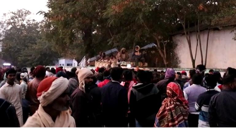 रोहतास:  कैमूर पहाड़ी पर घने जंगल से आदिवासी महिला का शव बारामद, वन विभाग के कर्मियों पर दुष्कर्म कर हत्या का आरोप