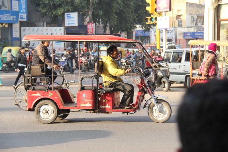 धनबाद का पुराना बाजार-टोटो का आतंक कम जरूर है लेकिन खत्म नहीं हुआ, जानिए क्या कहते हैं दुकानदार