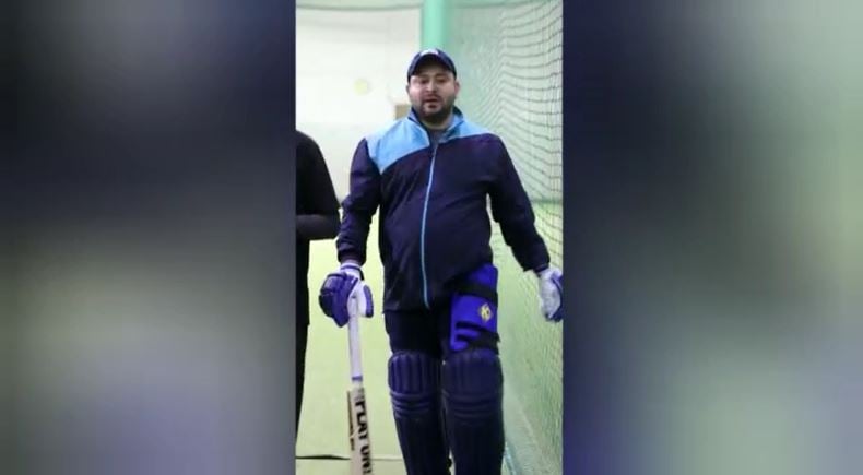 राजनीति से समय निकाल कर क्रिकेट खेलते नजर आए बिहार के डिप्टी सीएम तेजस्वी यादव, वीडियो किया पोस्ट