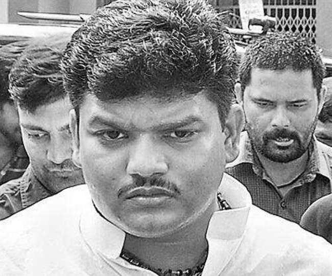 धनबाद के तिसरा गोलीकांड में पूर्व डिप्टी मेयर सहित अन्य पर मुकदमा,सिंदरी अनुमंडल पुलिस पर भी सवालों की बौछार,जानिए सत्ता के दवाब का क्यों लग रहा आरोप